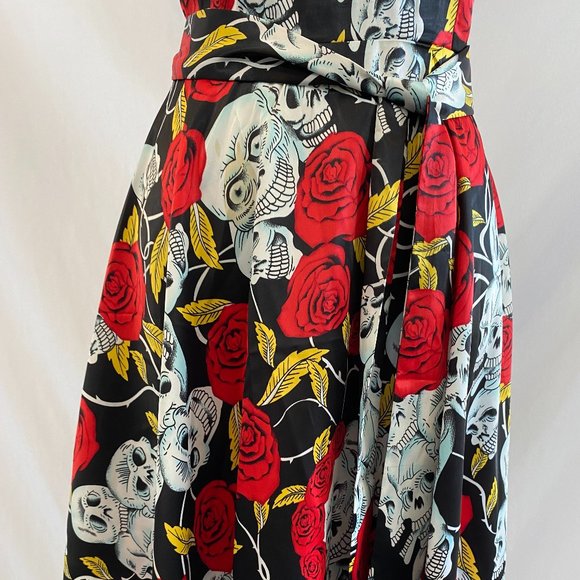 Dress Tells White Skulls Red Roses Satin Fit & Flare Rockabilly Dress NWOT Small - Picture 6 of 15